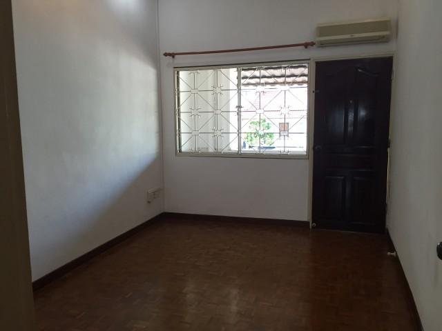 Golden Hill Estate (D19), Terrace #109203962
